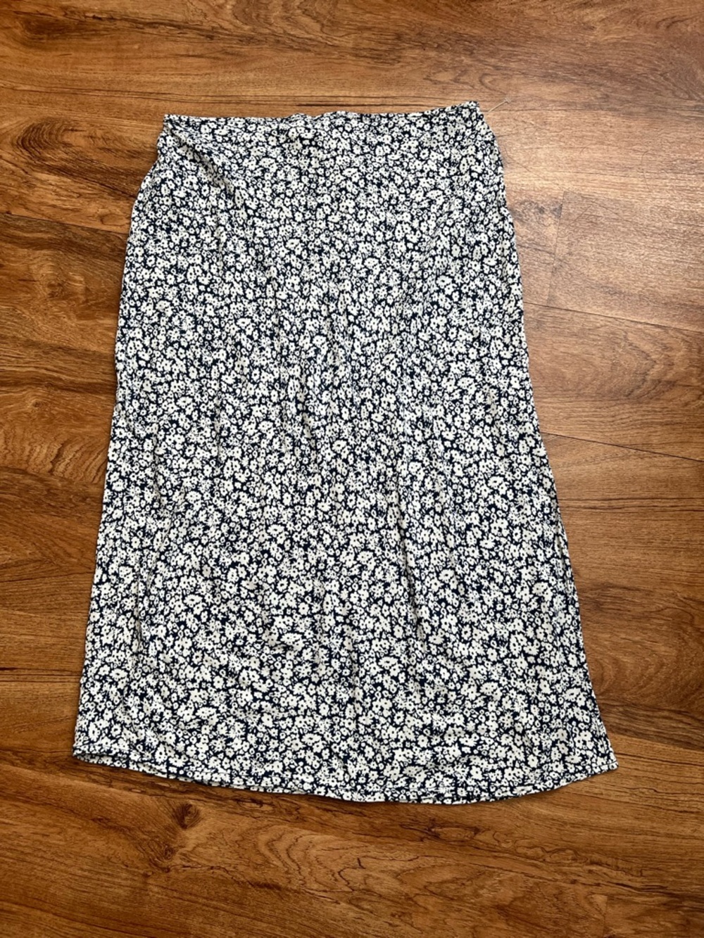 Old Navy Navy Blue Floral Midi Skirt Boho Lightweight Flowy Spring Summer Size L - Picture 2 of 9